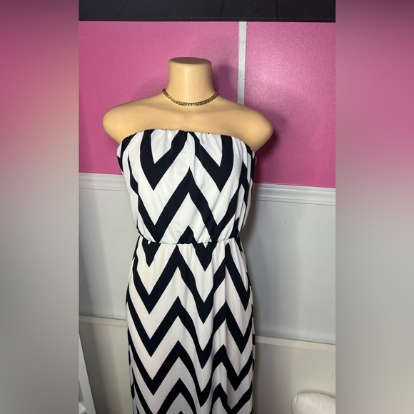 Black and White Chevron Strapless Dress - Picture 2 of 6